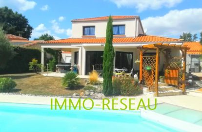 Maison contemporaine à LA ROCHE SUR YON (85000) - 3011441020