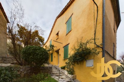 Maison de village à MONTAUROUX (83440)
