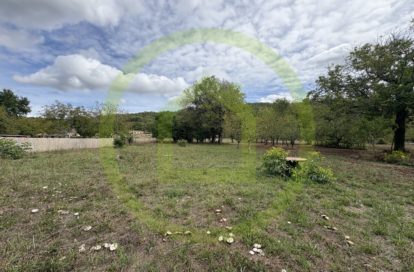 Terrain constructible à CONDAT SUR VEZERE (24570) - 3011441239