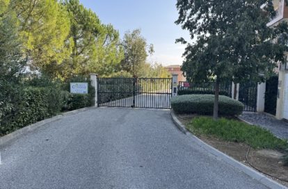 Parking extérieur à ANTIBES (06600) - 3011441725