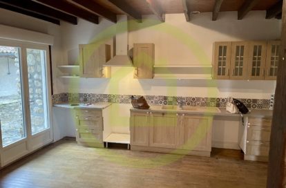 Maison à RUELLE SUR TOUVRE (16600) - 3011441898