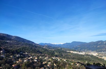 Appartement en rez-de-jardin à GATTIERES (06510) - 3011441216